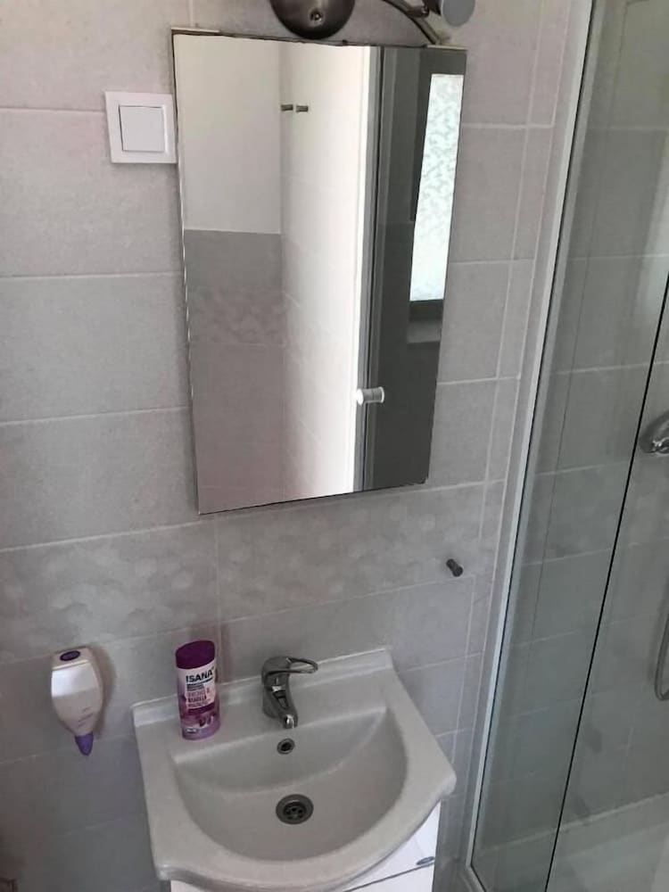 Фото Hunyadi Panzió- Apartmanház