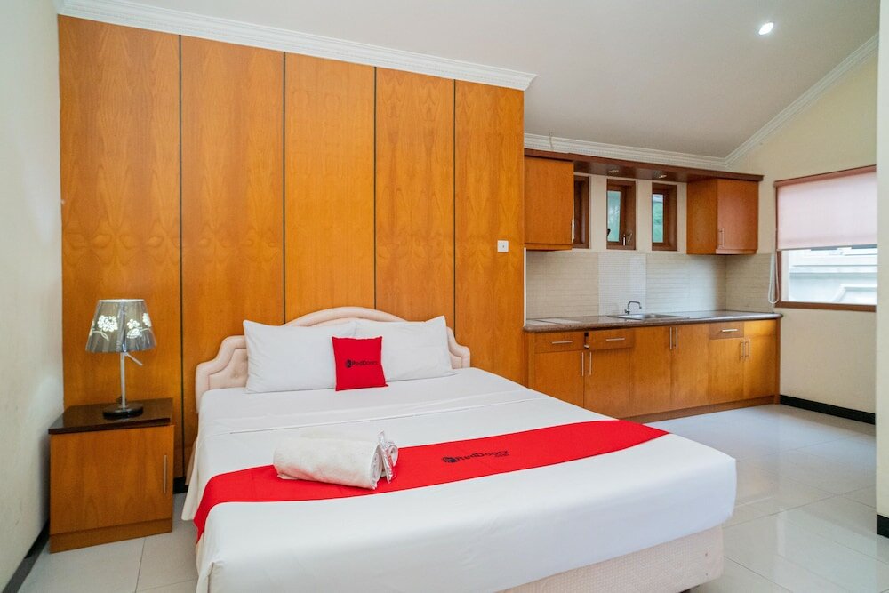 Фото RedDoorz near Rumah Sakit Baptis Kediri