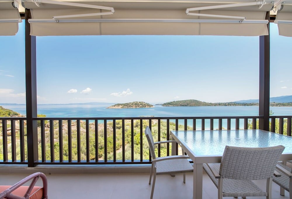 Фото Nereus Apts by halu Villas