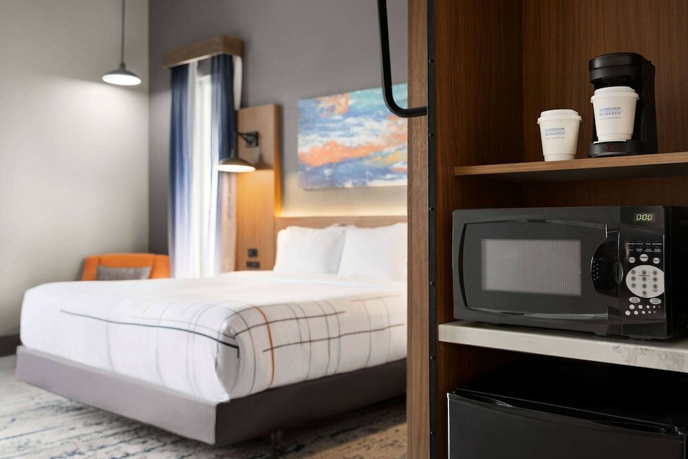 Фото La Quinta Inn & Suites by Wyndham Del Rio