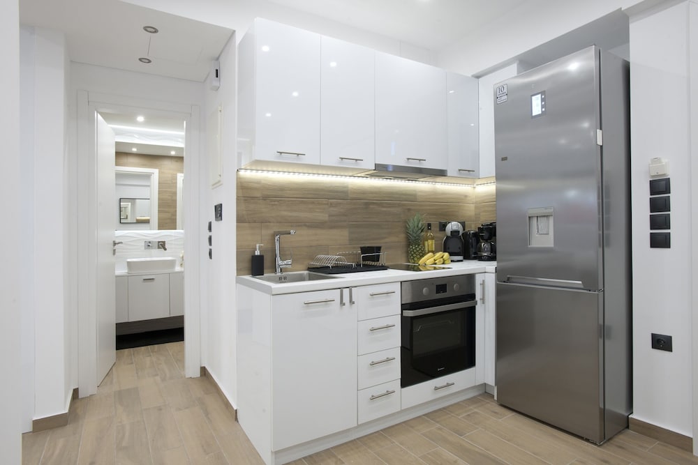 Фото B Koukaki A Modern Studio