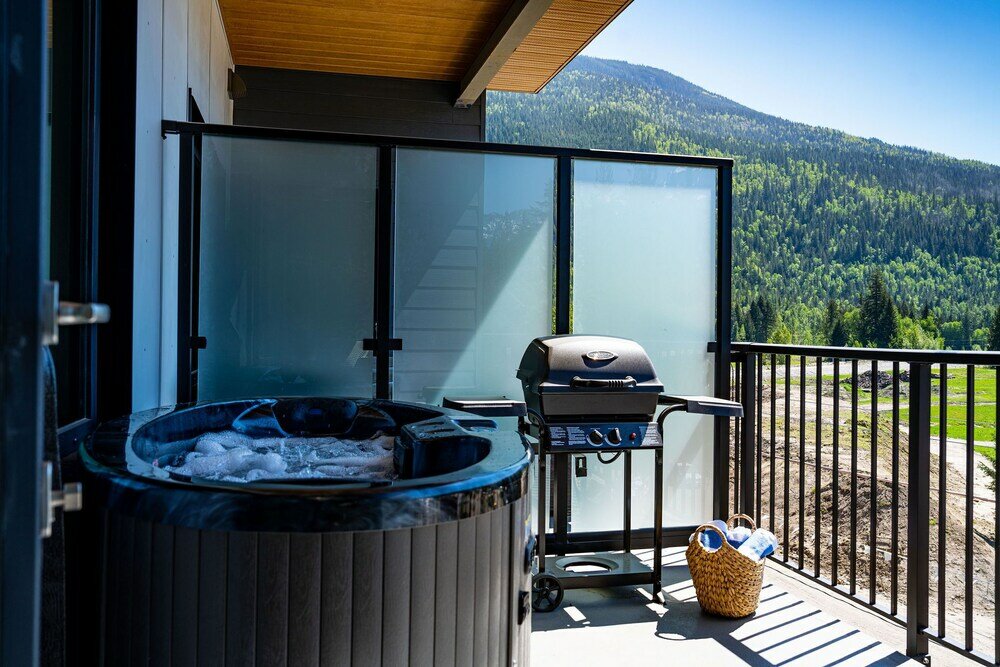 Фото The Ski Shanty by Revelstoke Vacations