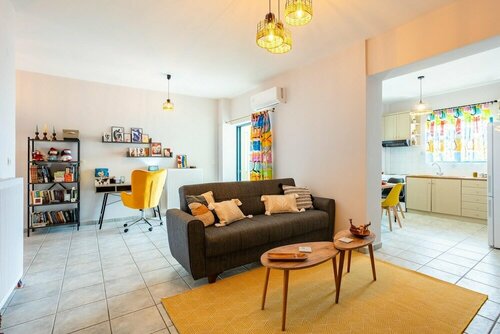 Гостиница Jason City Escape - Cozy Urban Gem в Каламате