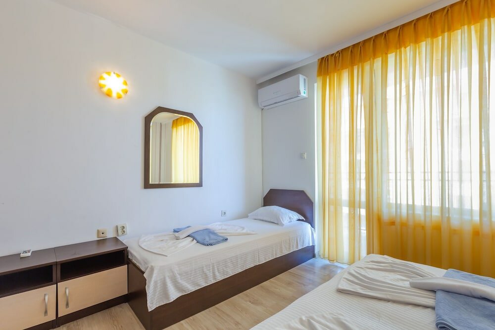 Фото Family Double Room in Dafinka Guest House