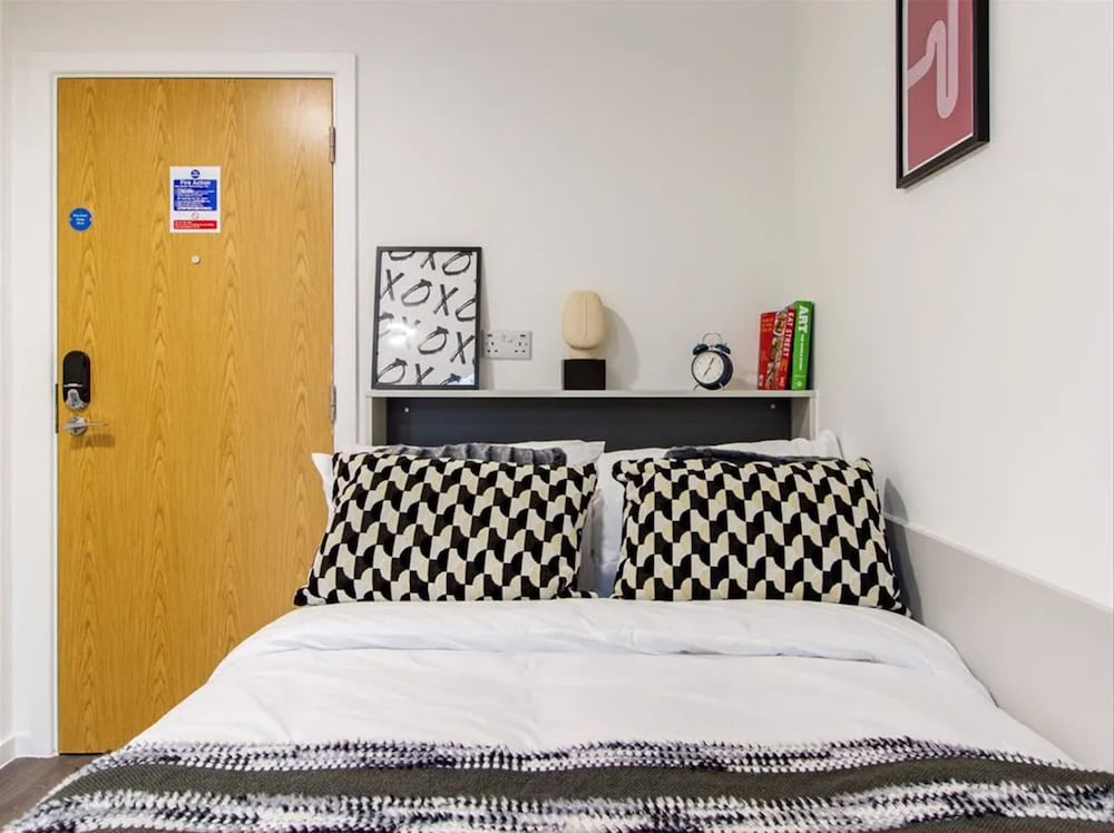 Фото Ensuite Rooms Students Only - Canterbury - Campus Accommodation