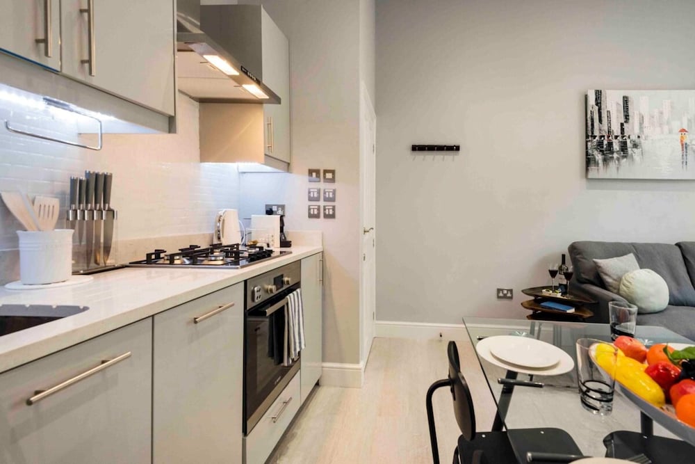 Фото Bright and Modern Bayswater Apartment