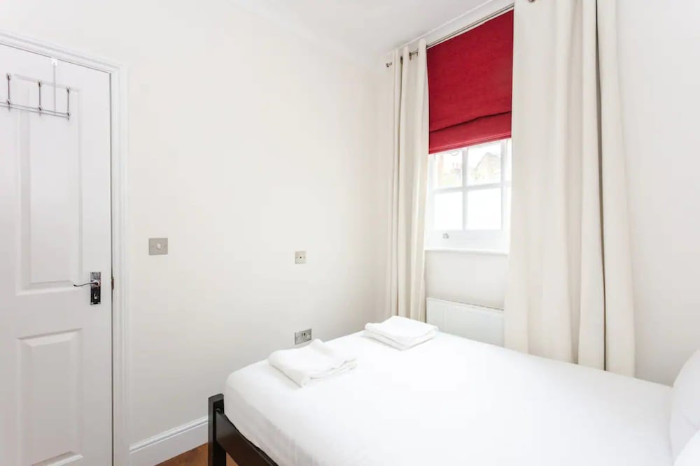 Фото Stylish 3 Bedroom Home With Garden Near Kings Cross