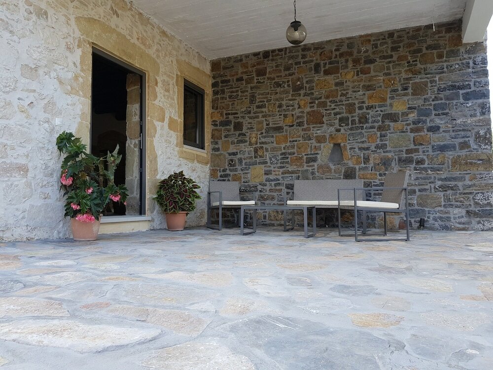 Фото Traditional Villa in Fres