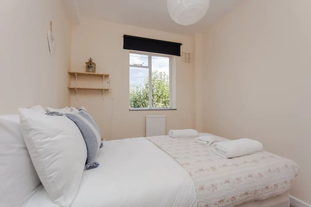 Фото Spacious 2 Bedroom Apartment Near Hampstead Heath