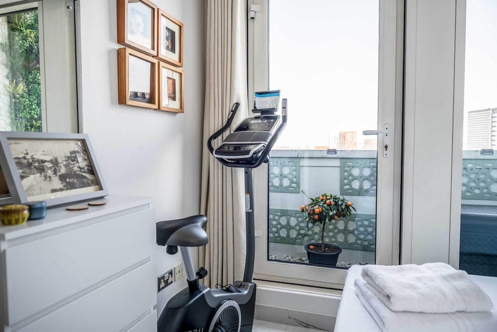 Фото Canary Wharf Retreat With Free Secure Parking