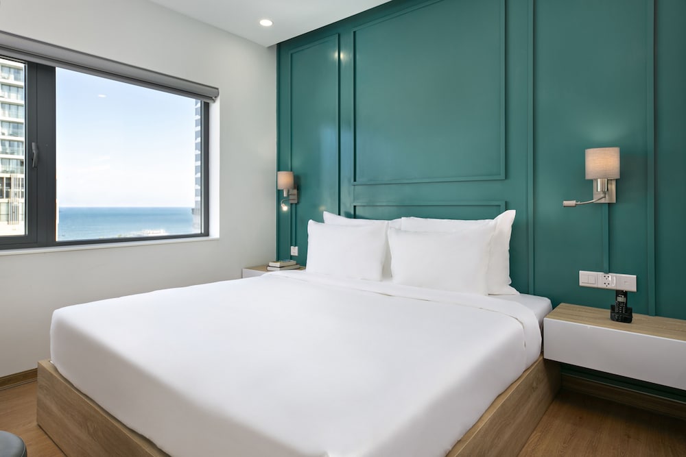 Фото Dolphin Hotel and Apartment