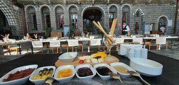 Гостиница The Green Park Hotel Diyarbakir в Енишехире