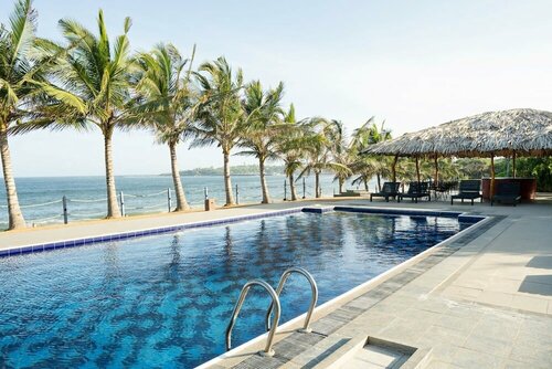 Внешний вид отеля Peacock Beach Resort & SPA в Хамбантоте, фото 1