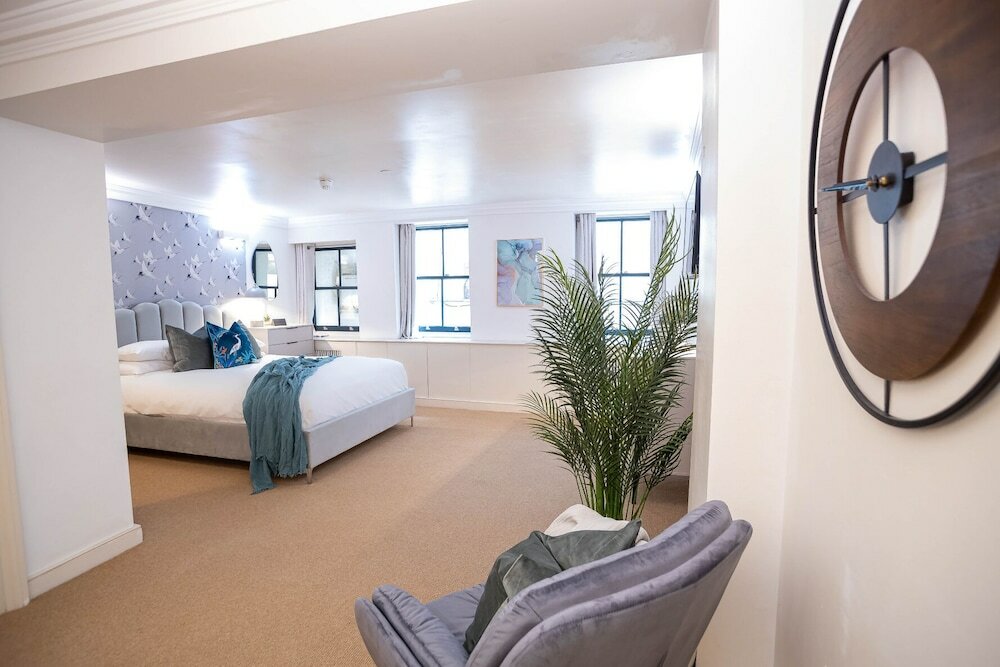 Фото Huge 4br Home near Liverpool St Station