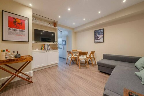 Гостиница Stylish 2 Bedroom Apartment in Chelsea With Garden в Лондоне