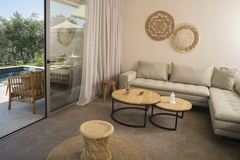 Фото Elaia Grove