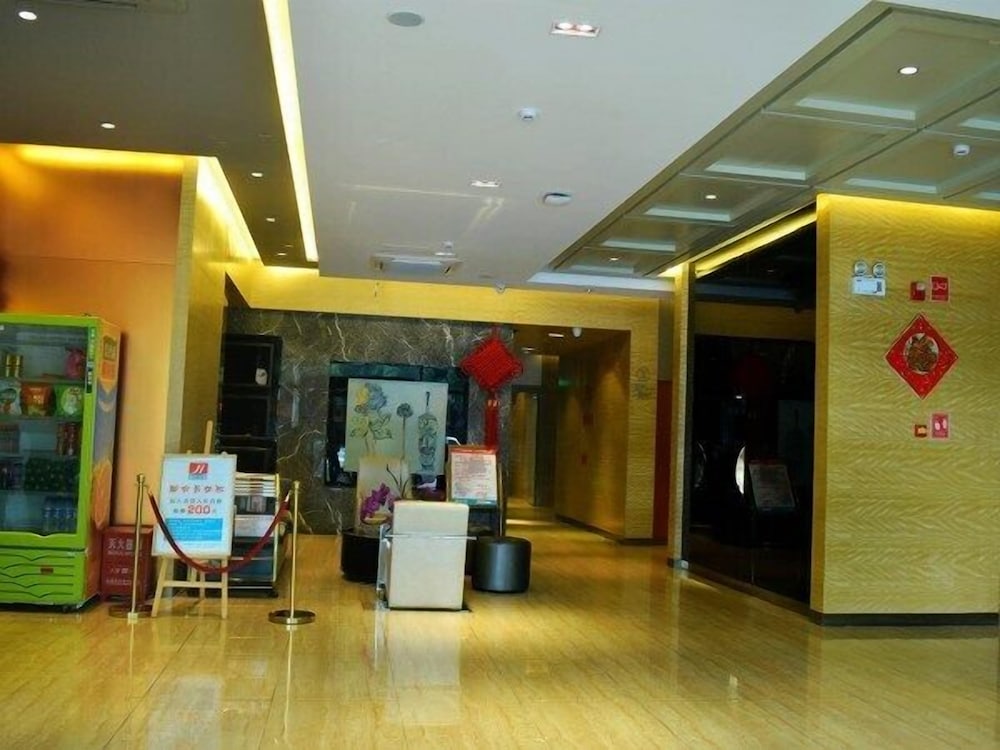 Фото Microtel by Wyndham Kunming City Center