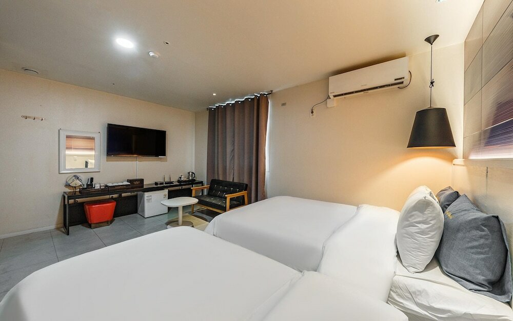 Фото Tiamo Hotel Yeosu