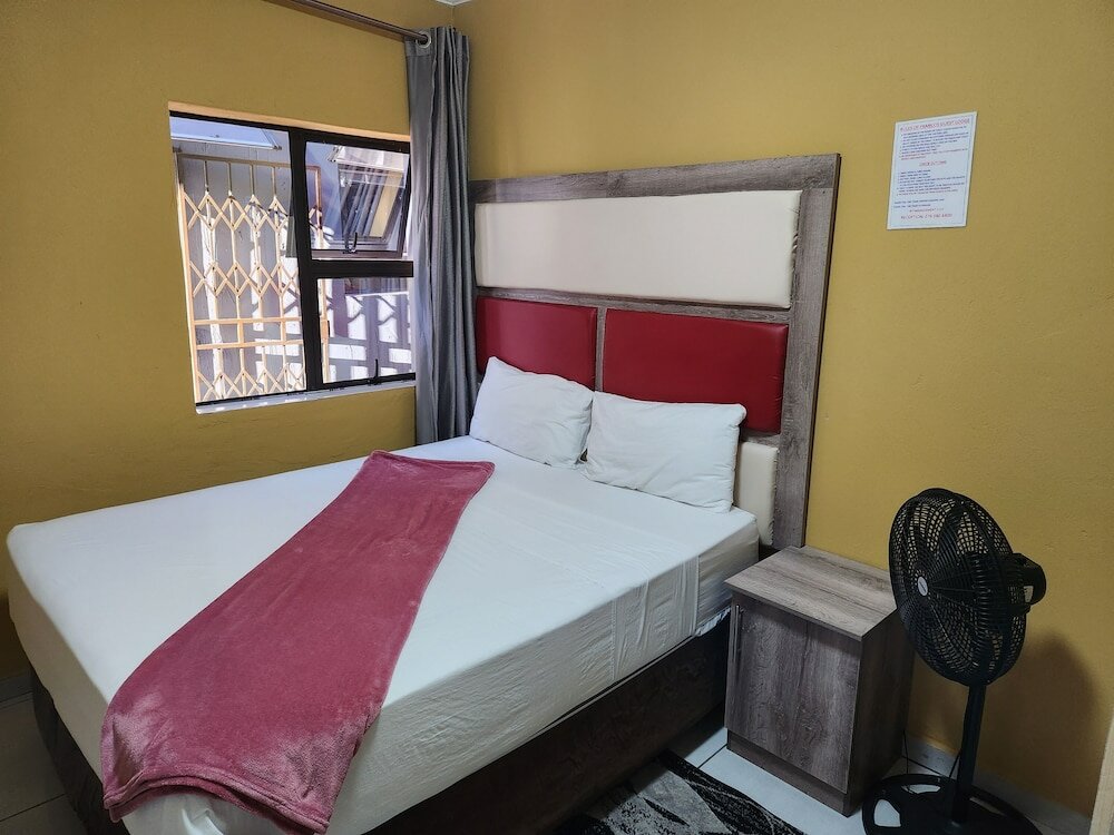 Фото Francos guest lodge accommodation