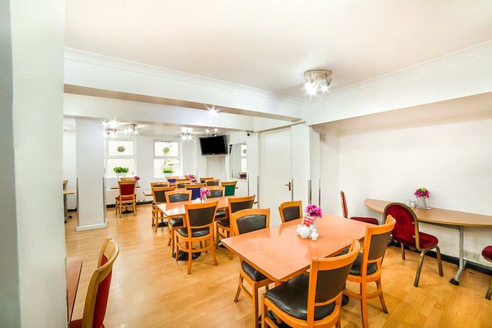 Фото Oyo Townhouse New England Victoria