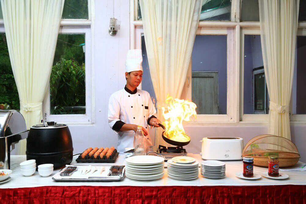 Фото The Floral Breeze Wun Zin Hotel