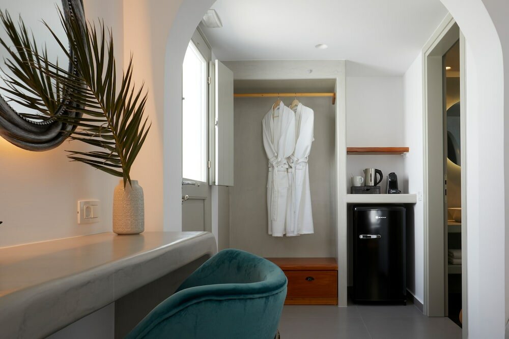 Фото Mountain and Sea Suites