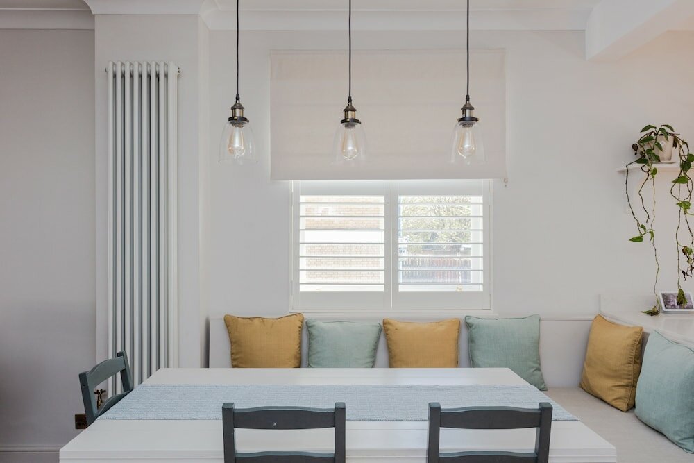 Фото Newly Refurbished 4 Bedroom House in East London