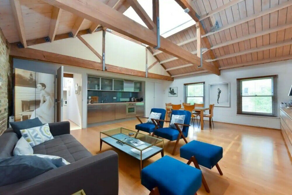 Фото Stunning 2 Bedroom Mezzanine Loft in Portobello