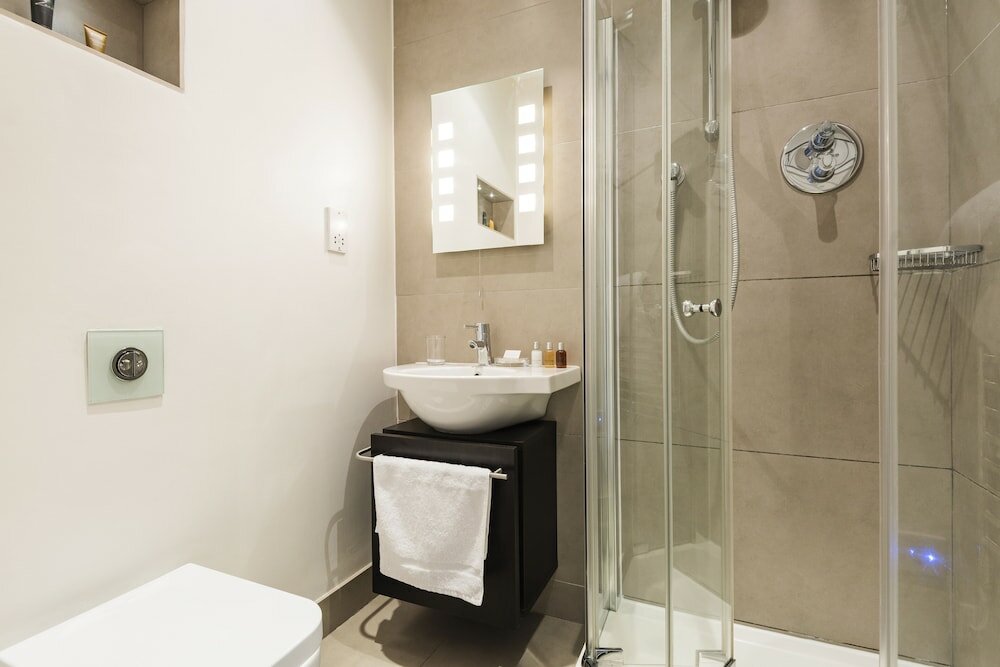 Фото Charming Victoria Home close to Buckingham Palace