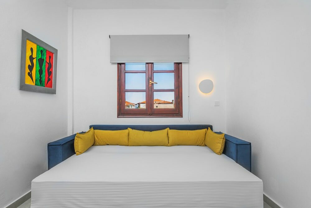 Фото Eleon Suites & Apartments