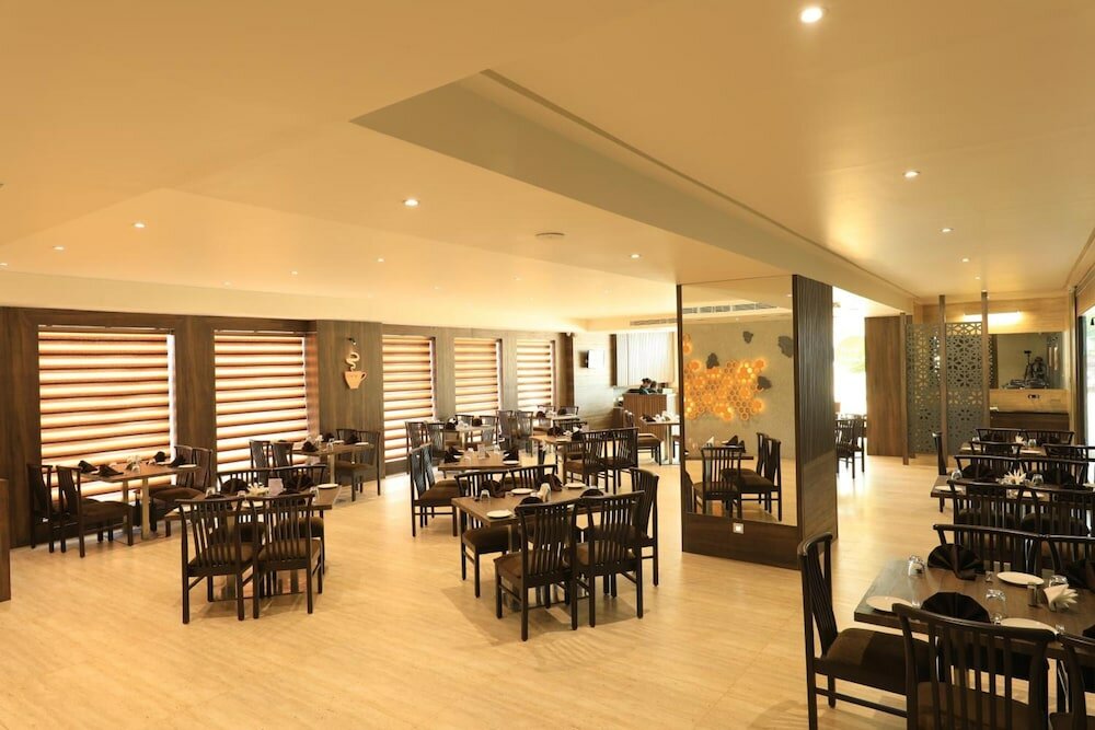 Фото Отель The Byke Suraj Club