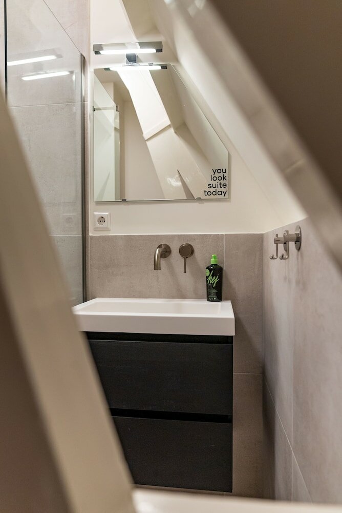 Фото Limehome Den Haag Keizerstraat