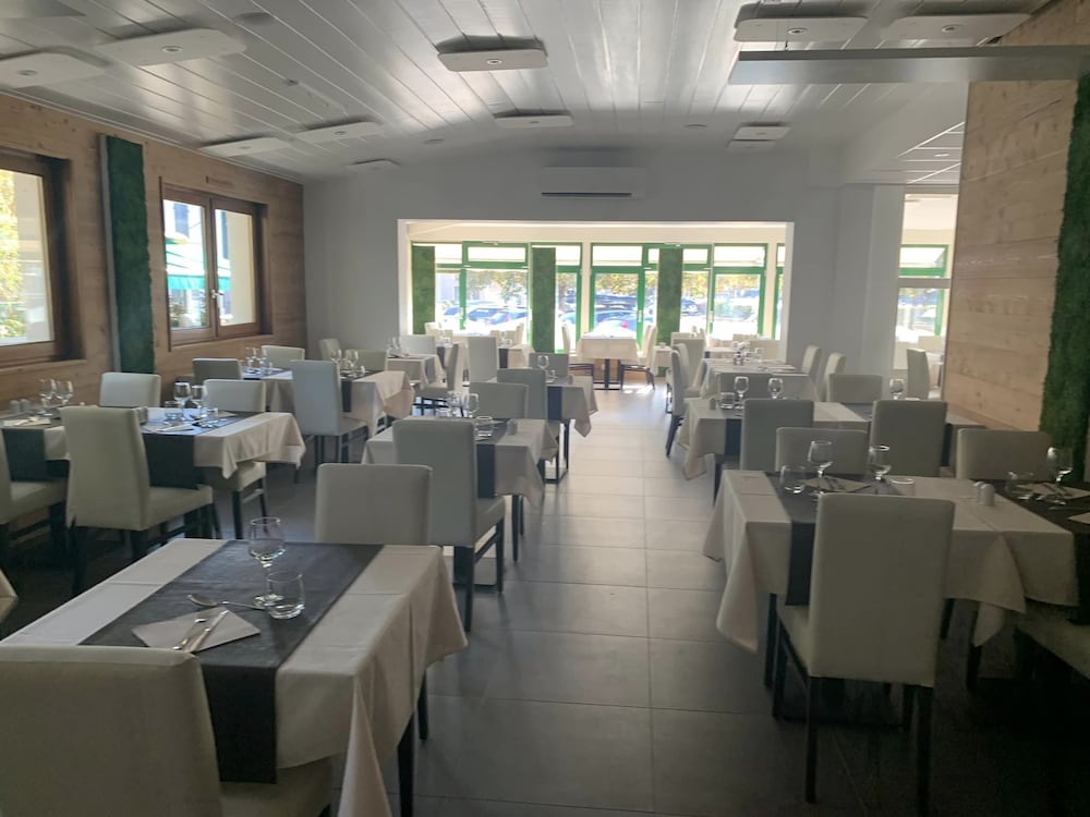 Фото Logis Hôtel l'Arc en Ciel