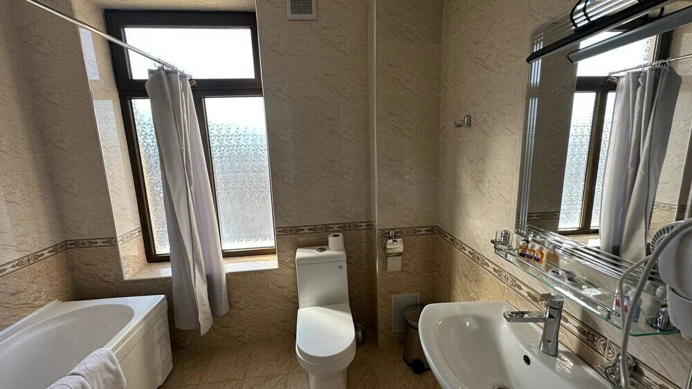 Фото Shahdil Hotel & Restaurant