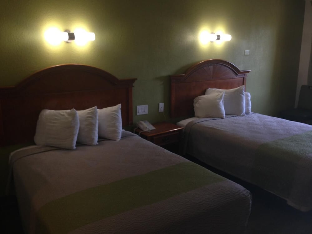 Фото Motel 6 New Brunswick