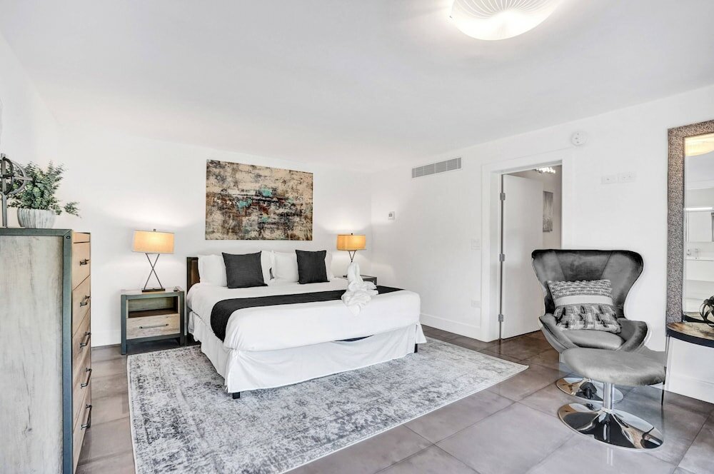 Фото Gorgeous 5br Home with Heated Pool