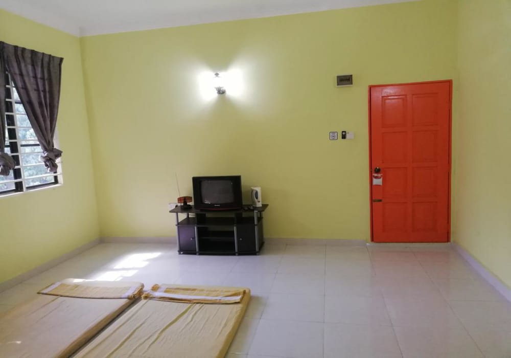 Фото Hotel by Lawang Suites