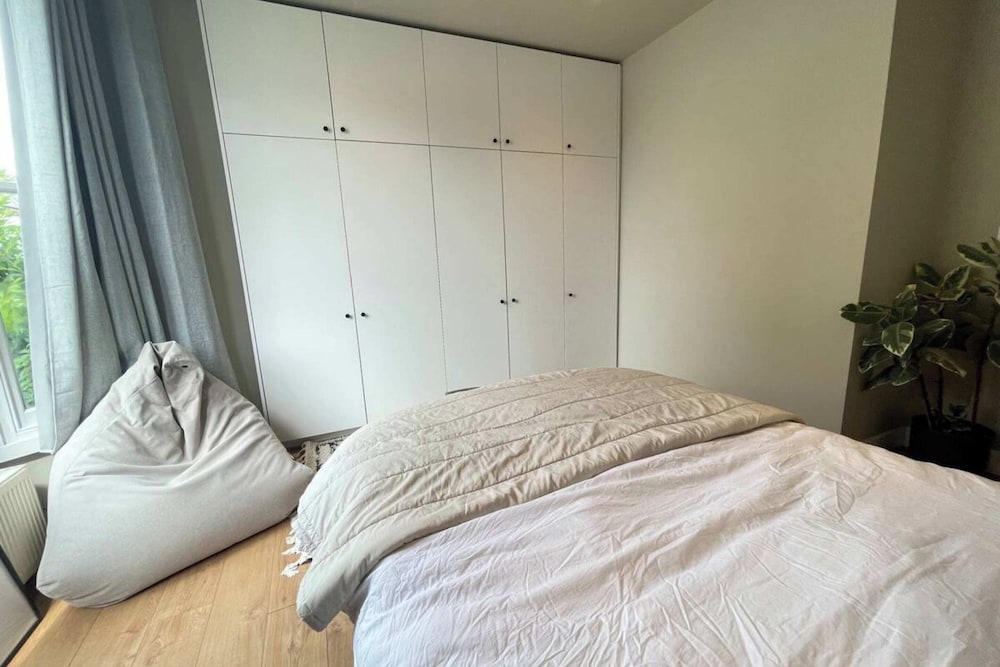 Фото Bright & Beautifully Decorated 1bd Flat - Brixton