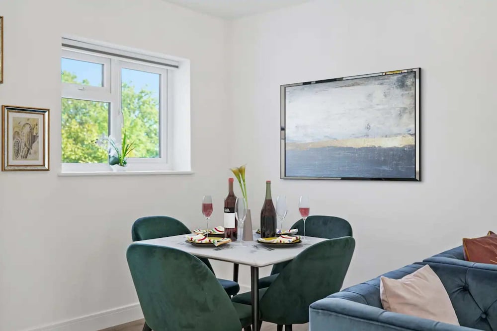 Фото Gorgeous 3 Bedroom Duplex Apartment in West London