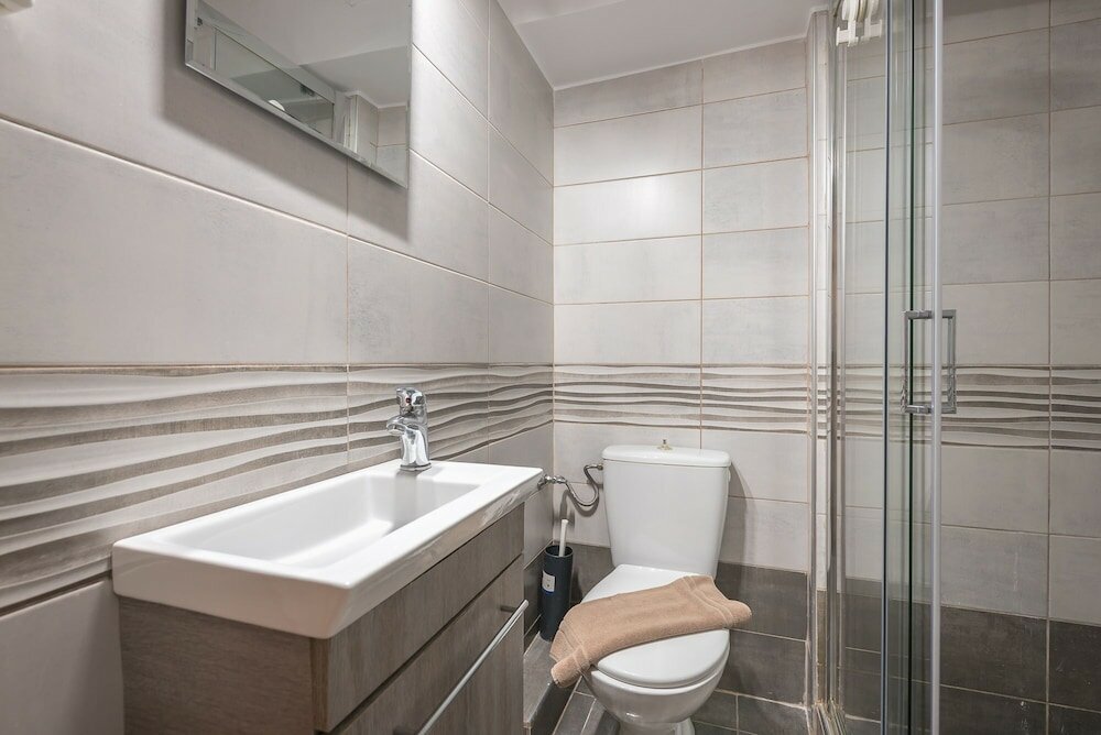 Фото Welcoming Koukaki Home by Cloudkeys