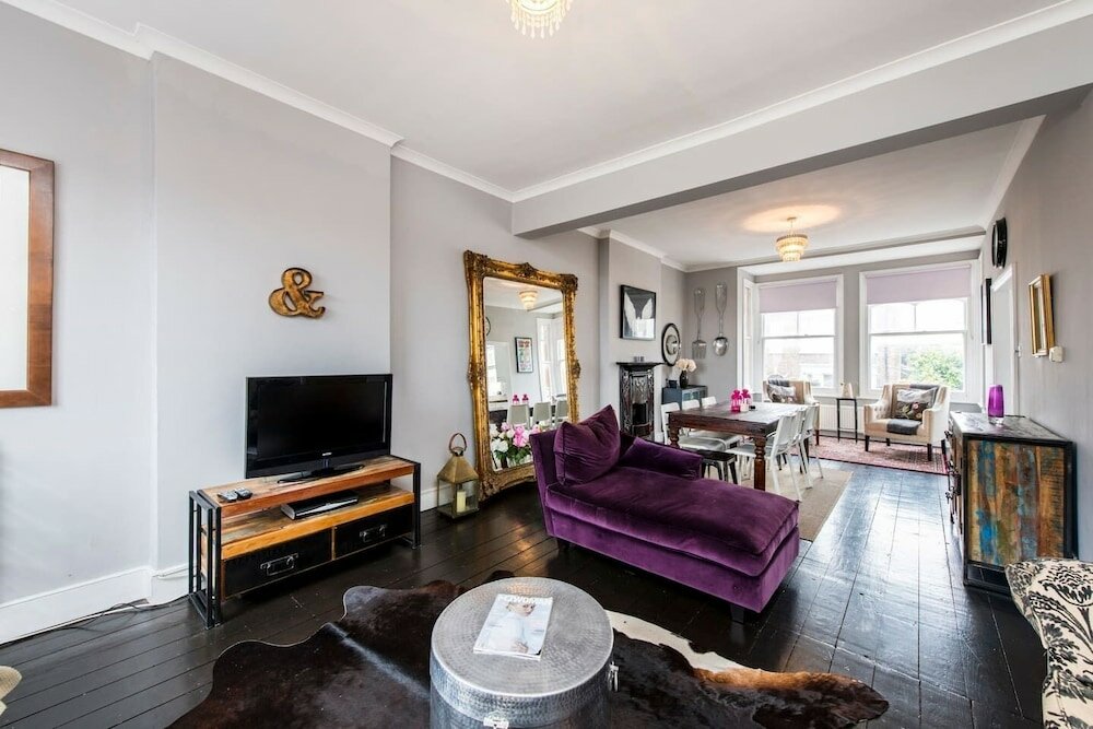 Фото Bright, Stylish 3bed Flat in West Hampstead