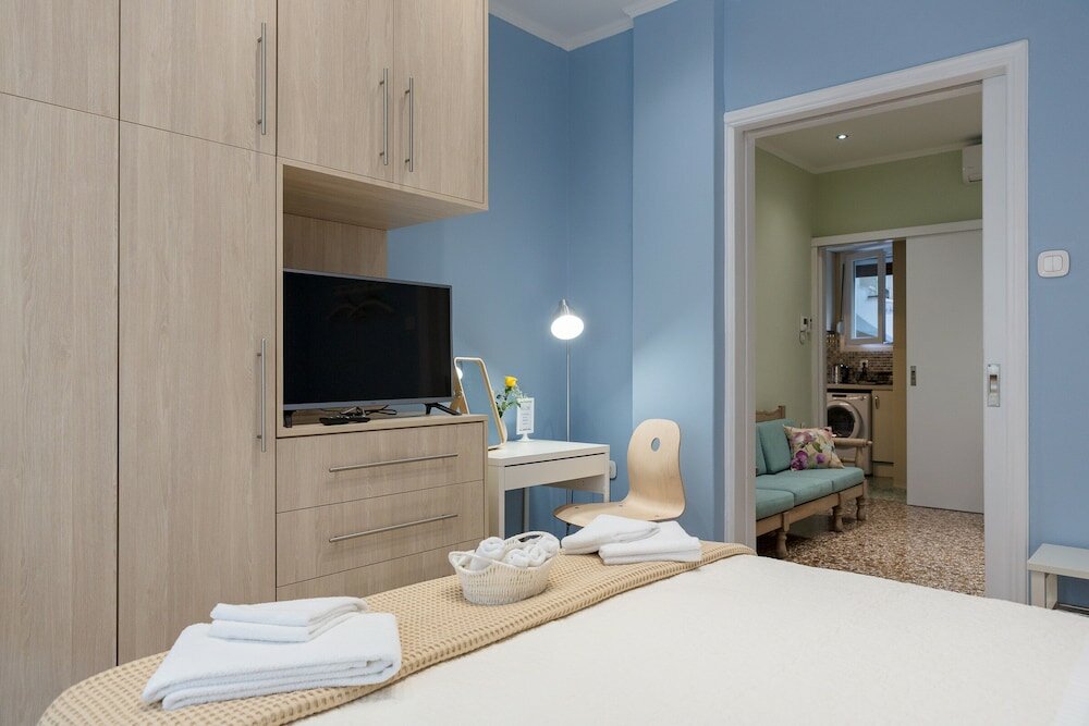 Фото Grandma's Chic & Bright Athenian Home with a Patio