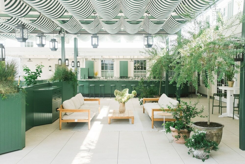 Фото Canoe Place Inn and Cottages