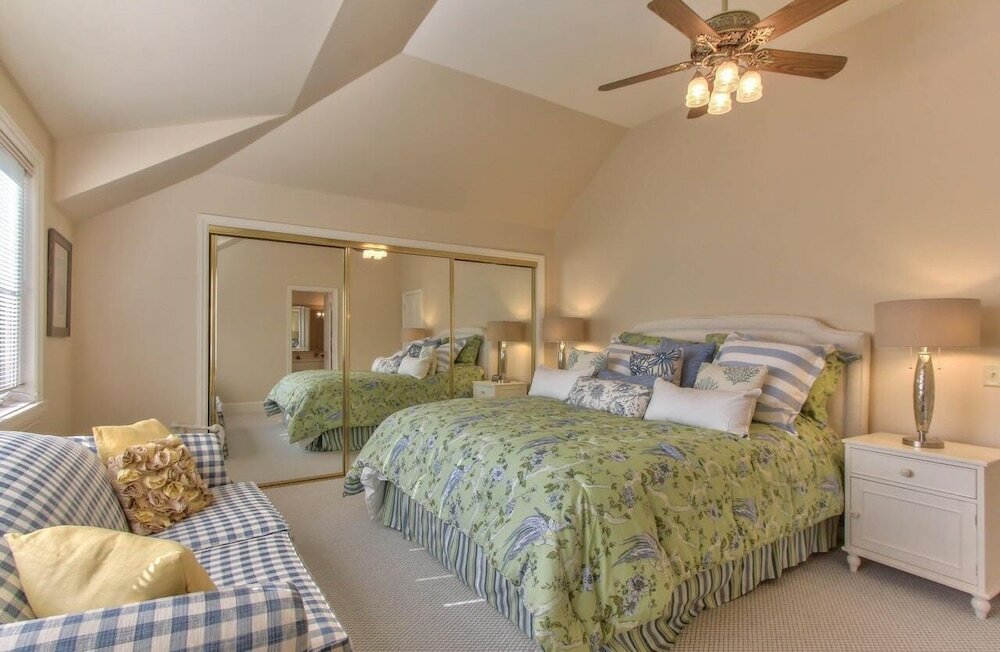 Фото Lx33: Luxury Vacation Villa On Pebble Beach With Pool