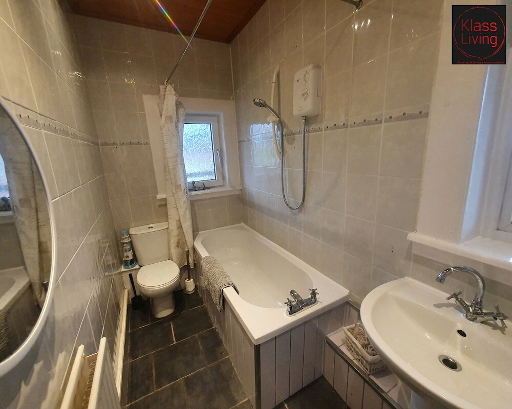 Фото Two Bedroom Apartment by Klass Living Serviced Accommodation Airdrie - Nicol Apartment With WiFi & Parking