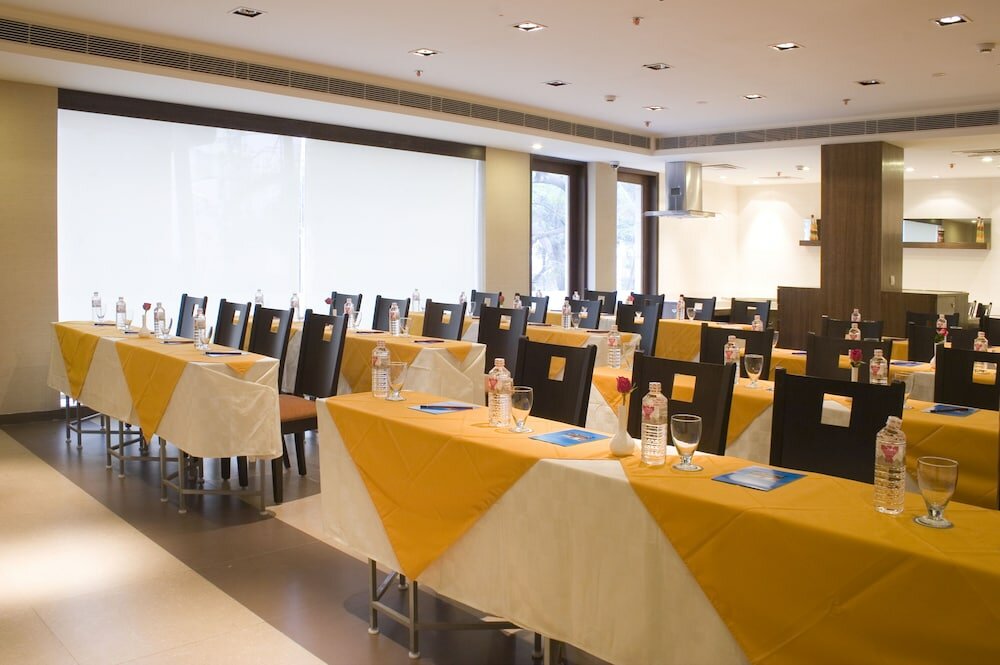 Фото Shervani Hotel Nehru Place