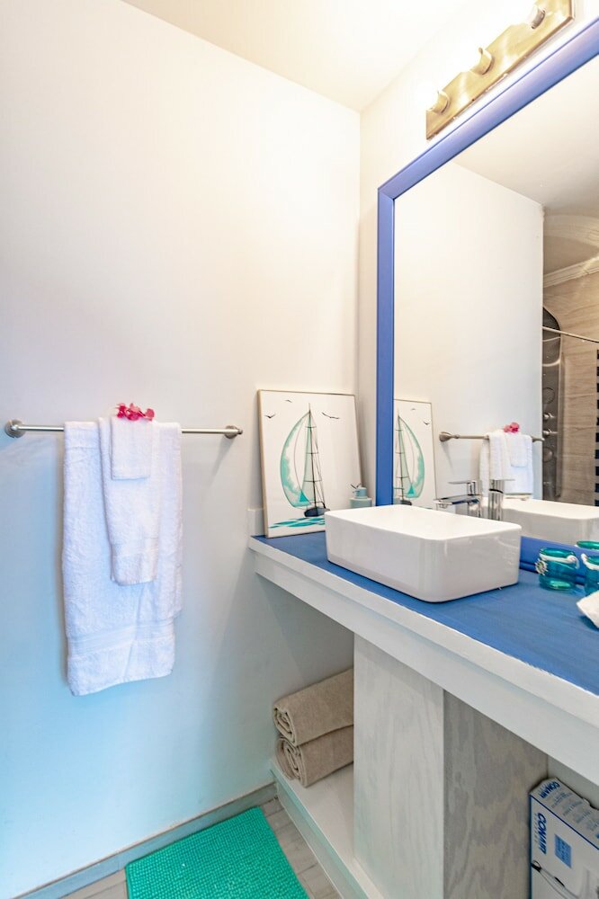 Фото Panoramic Cottage at Love Beach - Pool