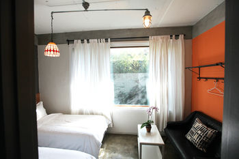 Фото Hongdae Guesthouse Pajamaparty - Hostel