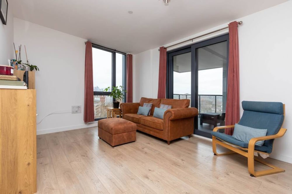 Фото Spacious 2 Bedroom Flat With City Views in Bermondsey