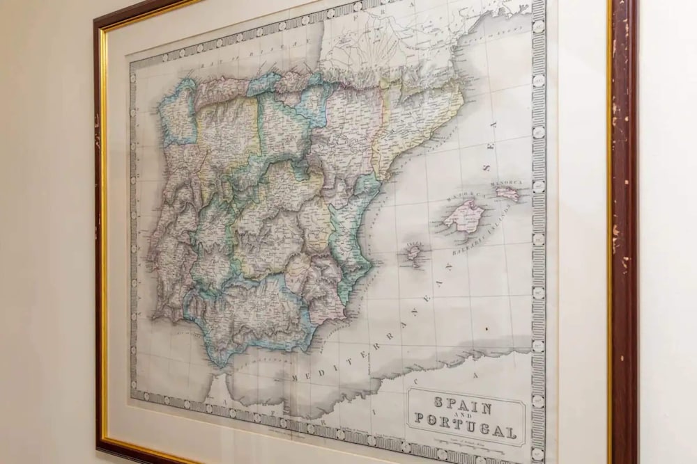 Фото Quiet 3 Bedroom House With a Garden in Putney